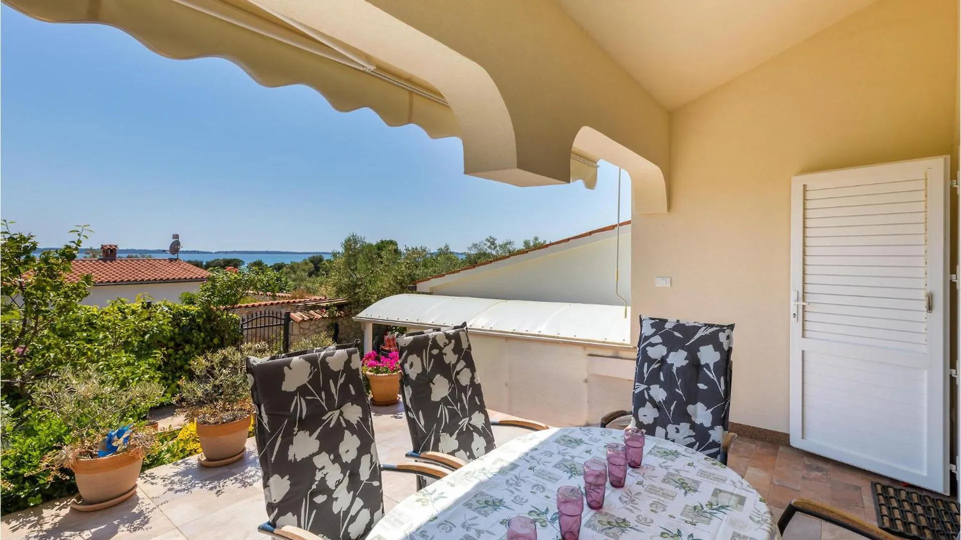 Gorgeous Home In Vodnjan With House Sea View بيت للعطل